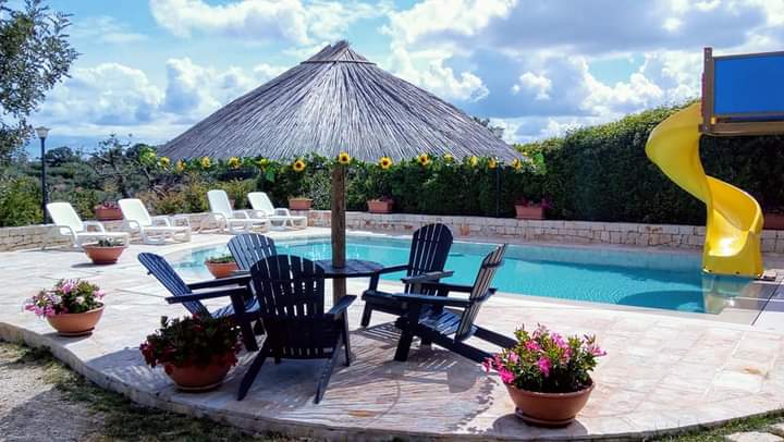 trullo del mandorlo bed and brakfast locorotonda piscina 12