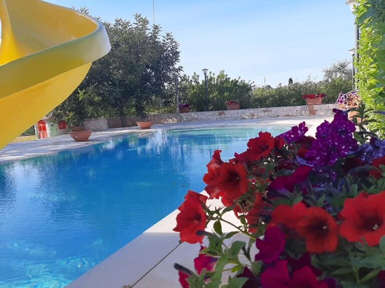 trullo-del-mandorlo-bed-and-brakfast-locorotonda-piscina (4)